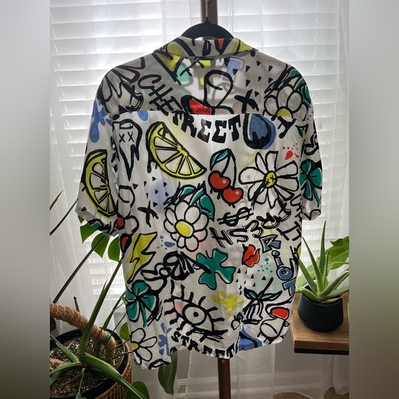 Fun funky grafitti print shirt, no boundaries size medium - Picture 5 of 5